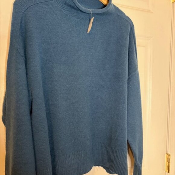 Ann Taylor Sweaters - Ann Taylor soft, medium-weight knit sweater